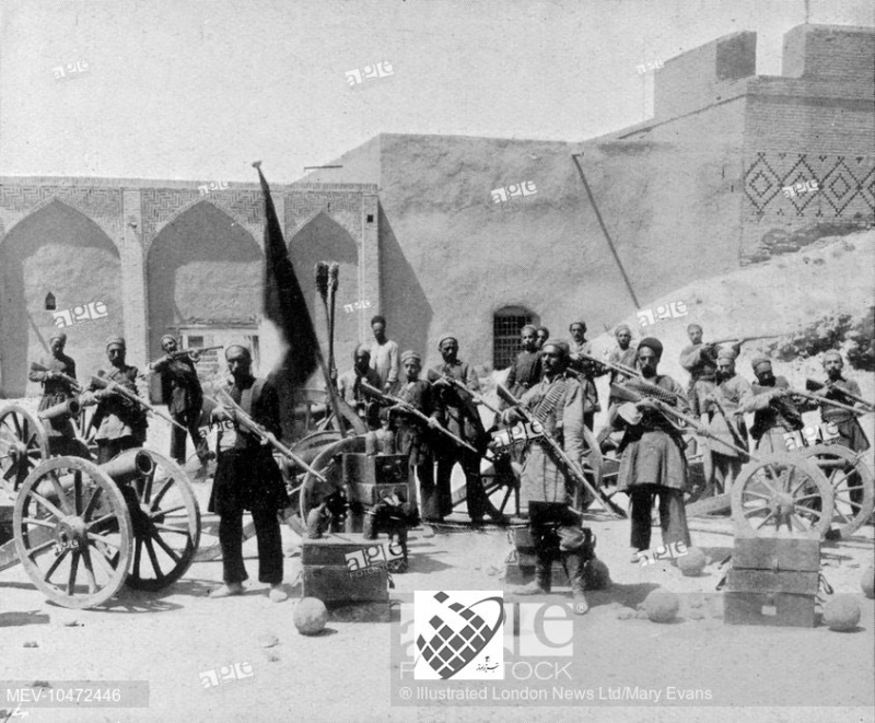 مبارزین مشروطه در تبریز در کنار ارک